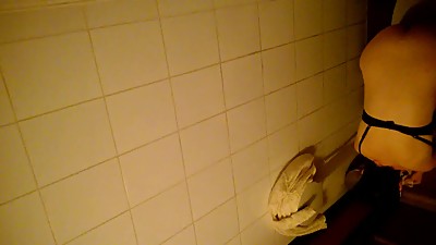 Candid milf toilet