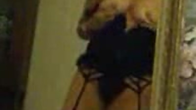 GF La maialina gioca davanti allo